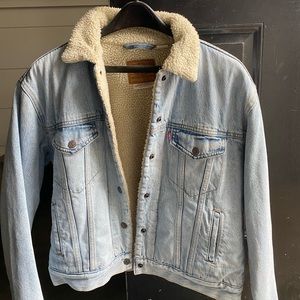Levi’s Sherpa Trucker Jacket. Light wash. Size medium.